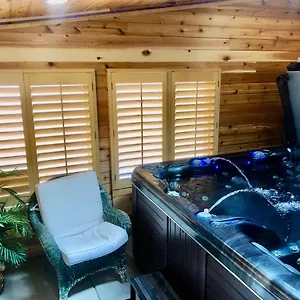 Blue Bear 3br 2ba Dtc Private Hot Tub Apartment